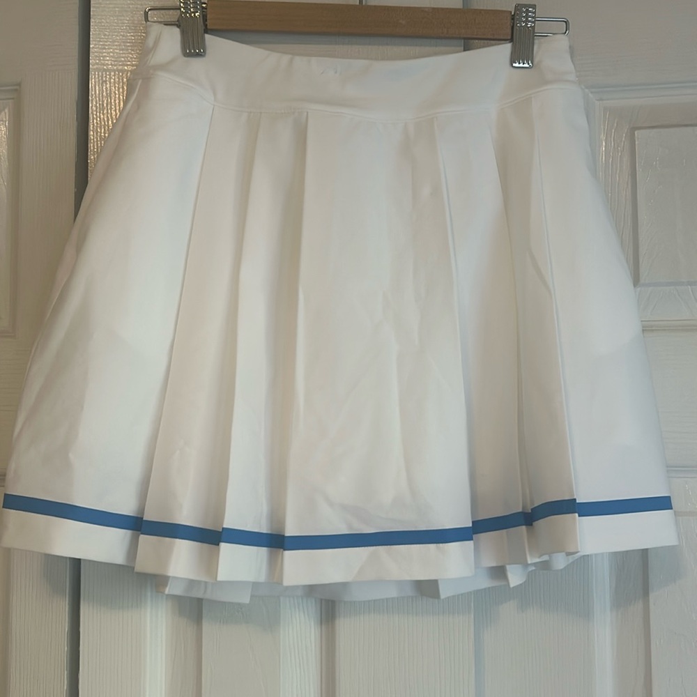 Pretty, white pleated tennis/golf skirt by Lady Hagan.